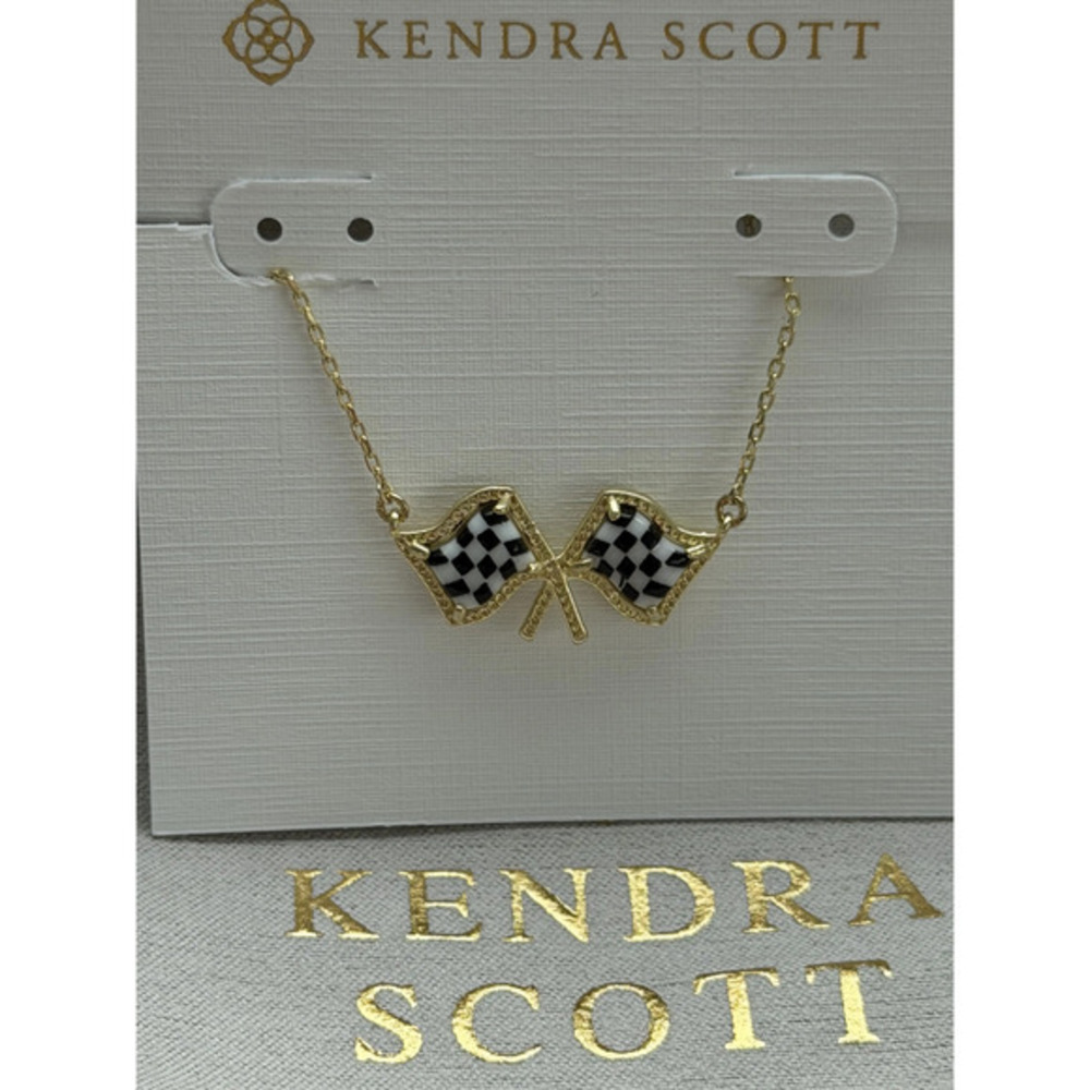 Kendra Scott pendant necklace